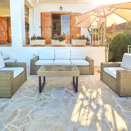 Eleni With Pool, Walk To Secluded Villa