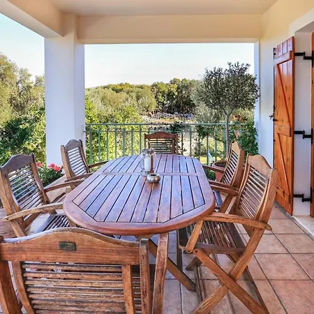 Eleni With Pool, Walk To Secluded Villa *