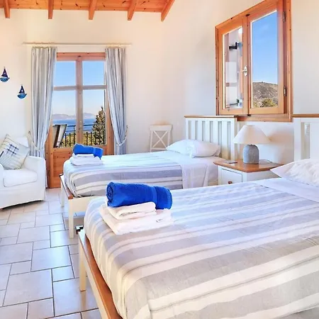 Villa Eleni With Pool, Walk To Secluded Evreti